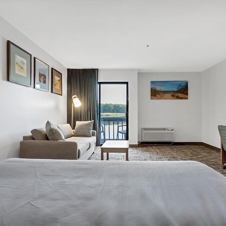 Waterbird Lakeside Inn Честертон Экстерьер фото