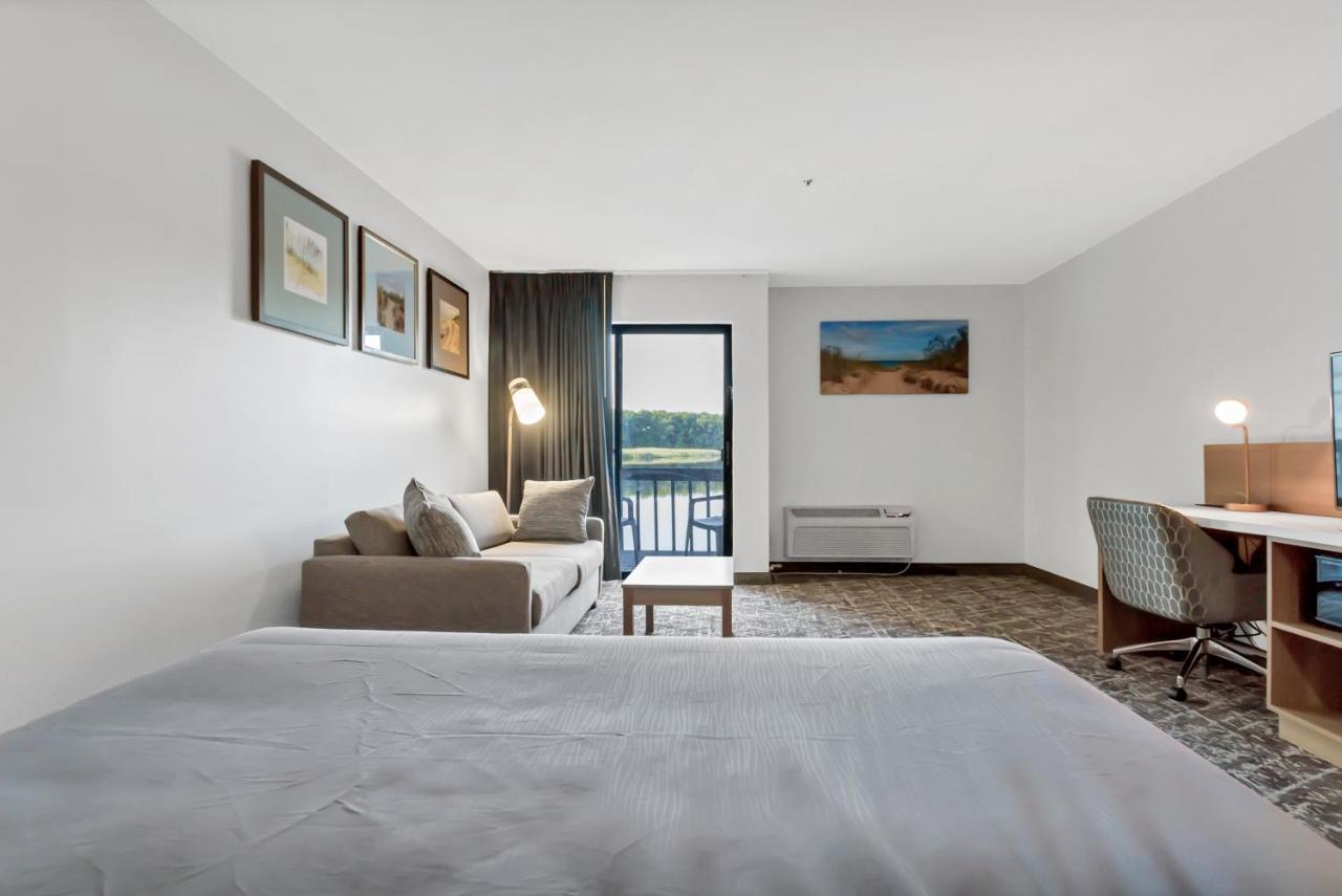 Waterbird Lakeside Inn Честертон Экстерьер фото