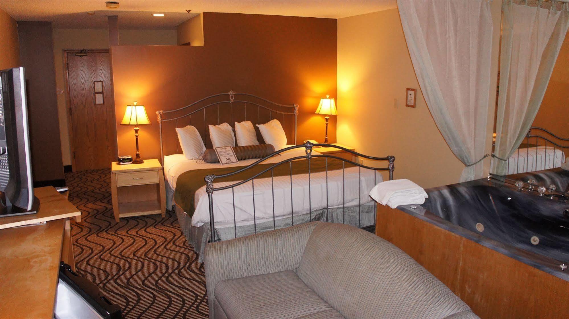 Waterbird Lakeside Inn Честертон Экстерьер фото