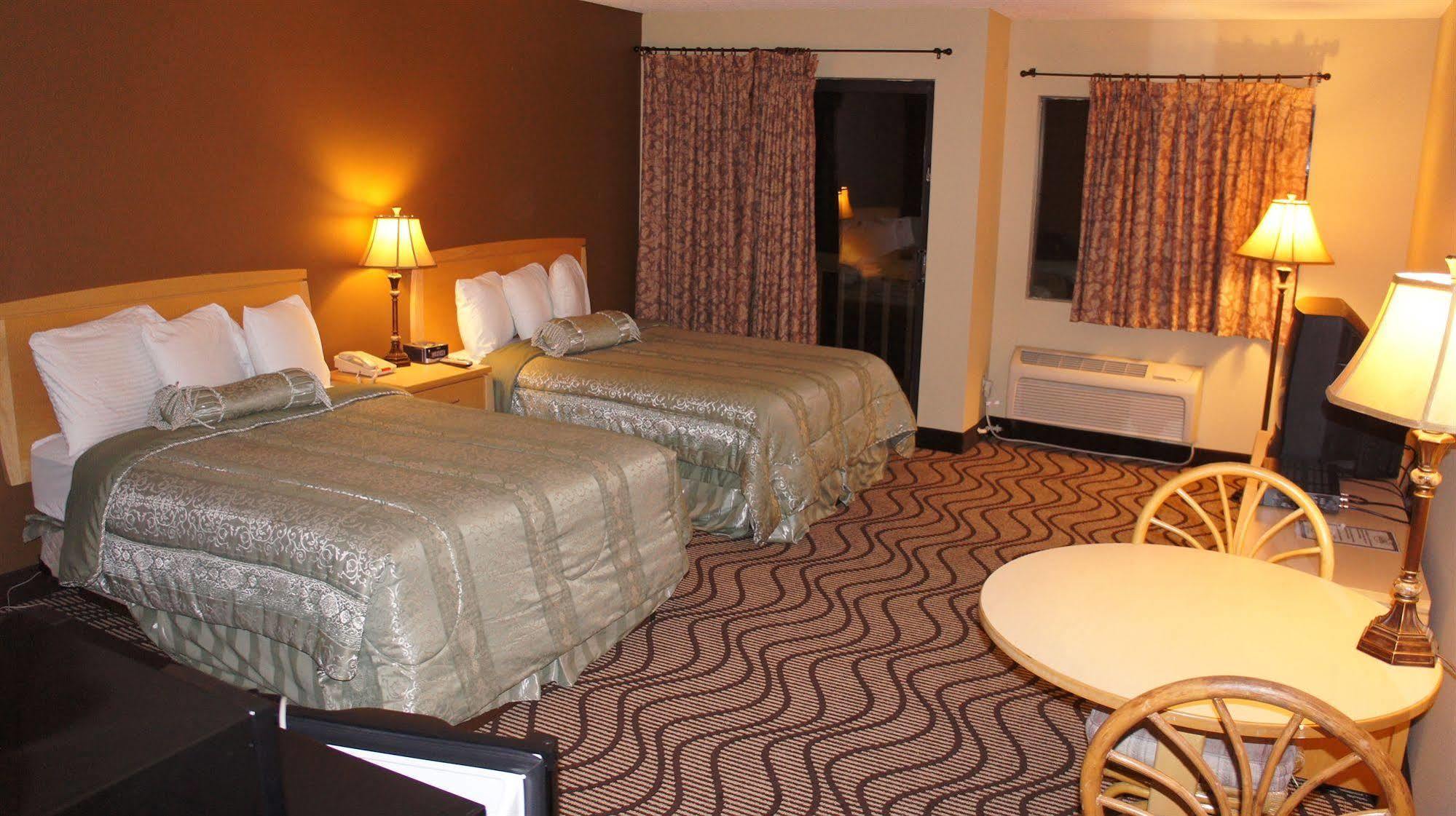 Waterbird Lakeside Inn Честертон Экстерьер фото