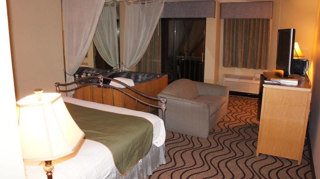 Waterbird Lakeside Inn Честертон Экстерьер фото